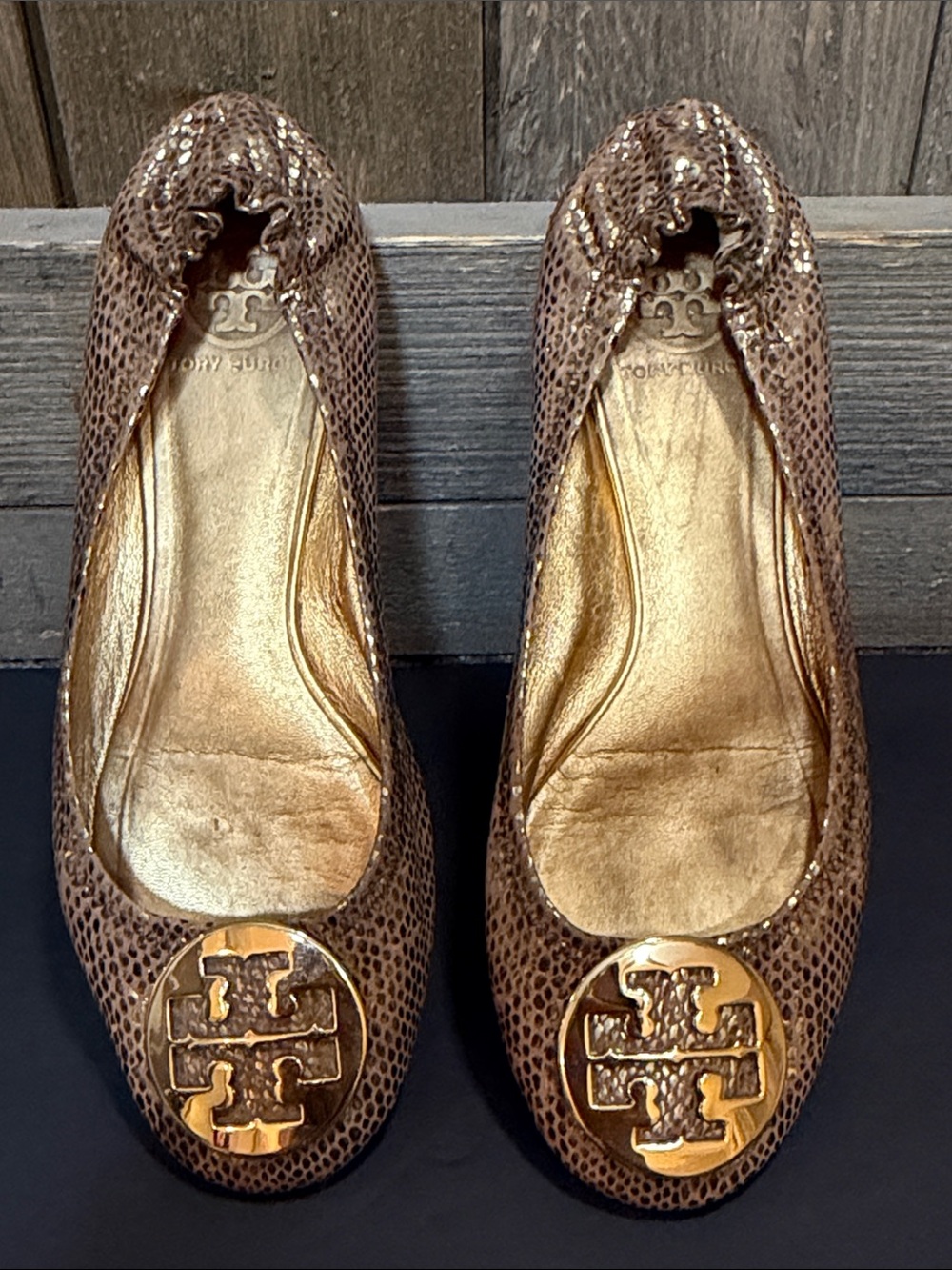 Tory Burch Reva Brown Metallic Snakeskin Leather Ballet Flats Gold Logo Size 9.5